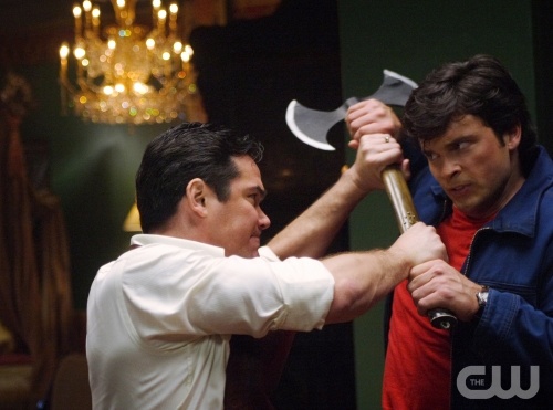 TheCW Staffel1-7Pics_107.jpg - "Cure"-- (L-R) Dean Cain as Dr. Curtis Knox  and  Tom Welling as Clark Kent  star in SMALLVILLE on The CW Network.  Photo: Marcel Williams/The CW © 2006 The CW Network, LLC. All Rights Reserved.